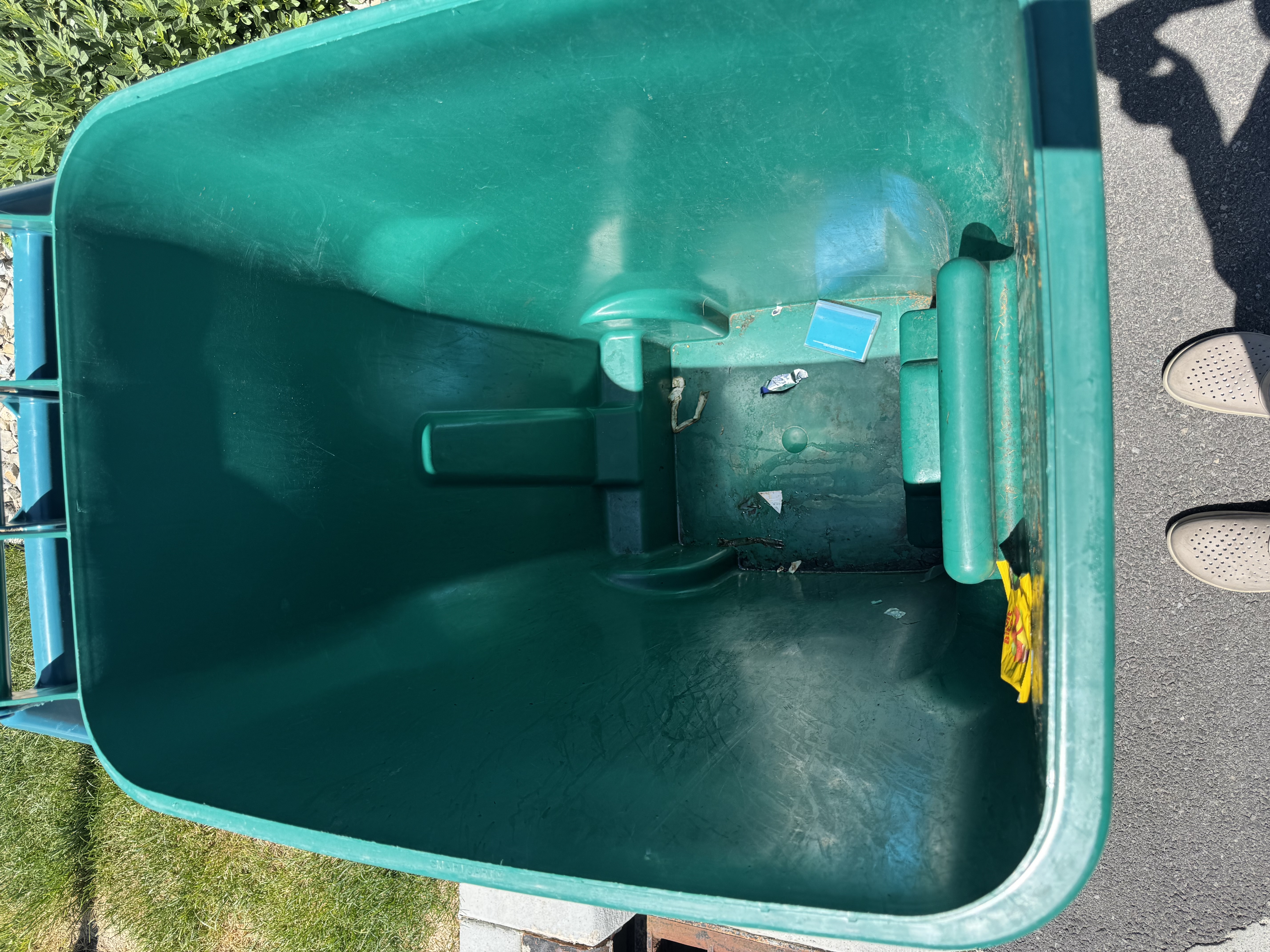Trash can before cleaning
