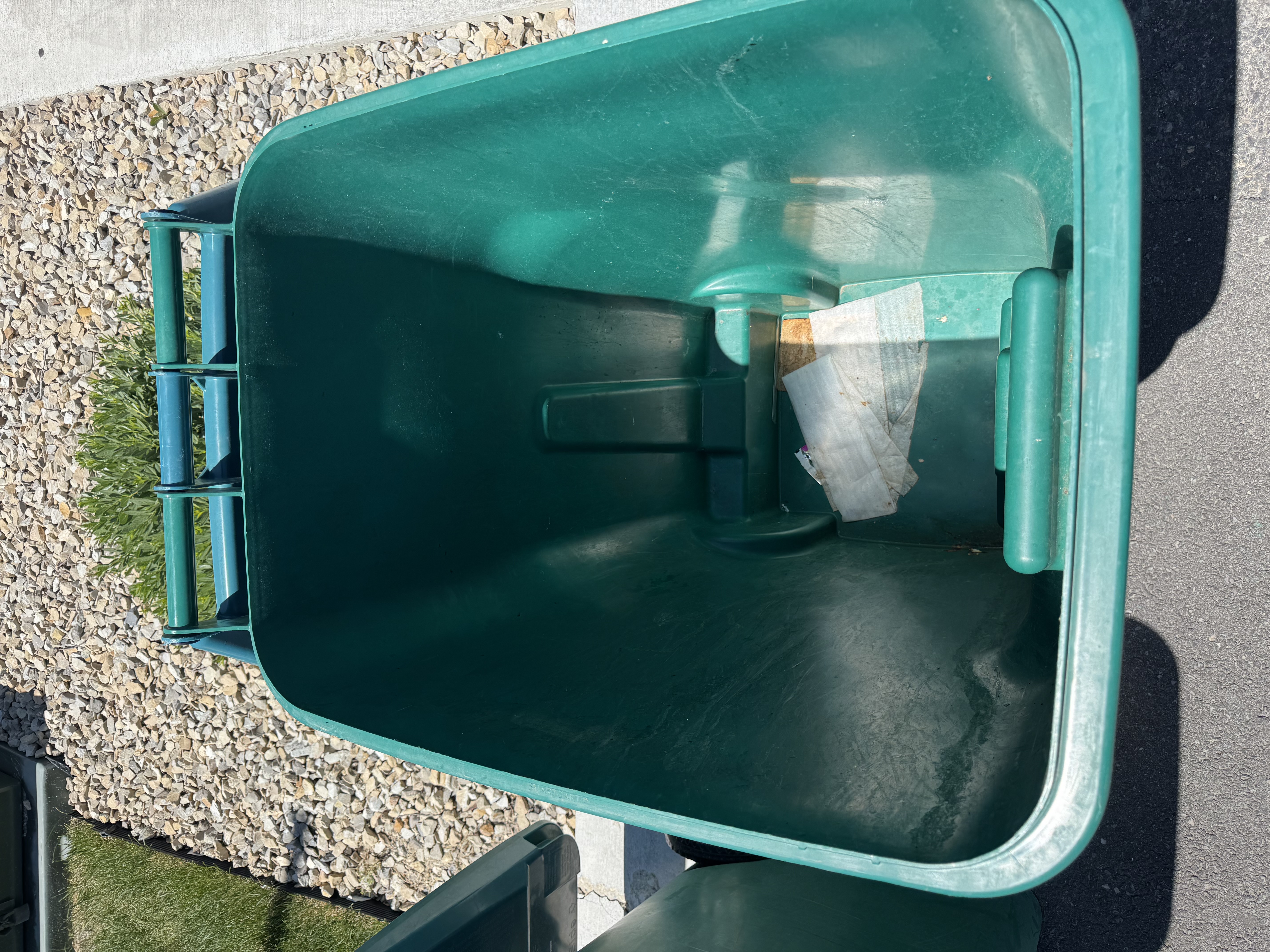 Trash can before cleaning