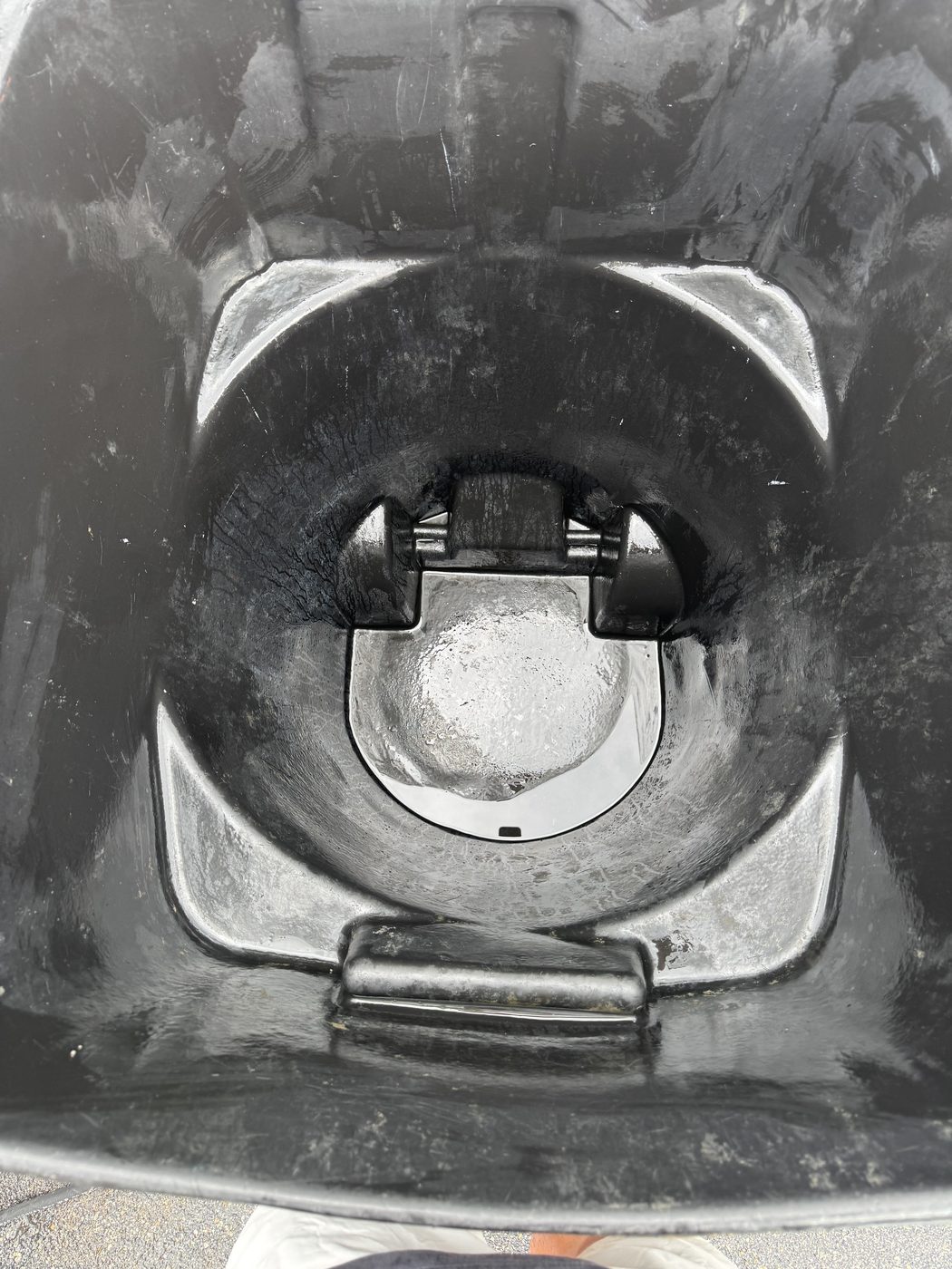 Trash can after cleaning