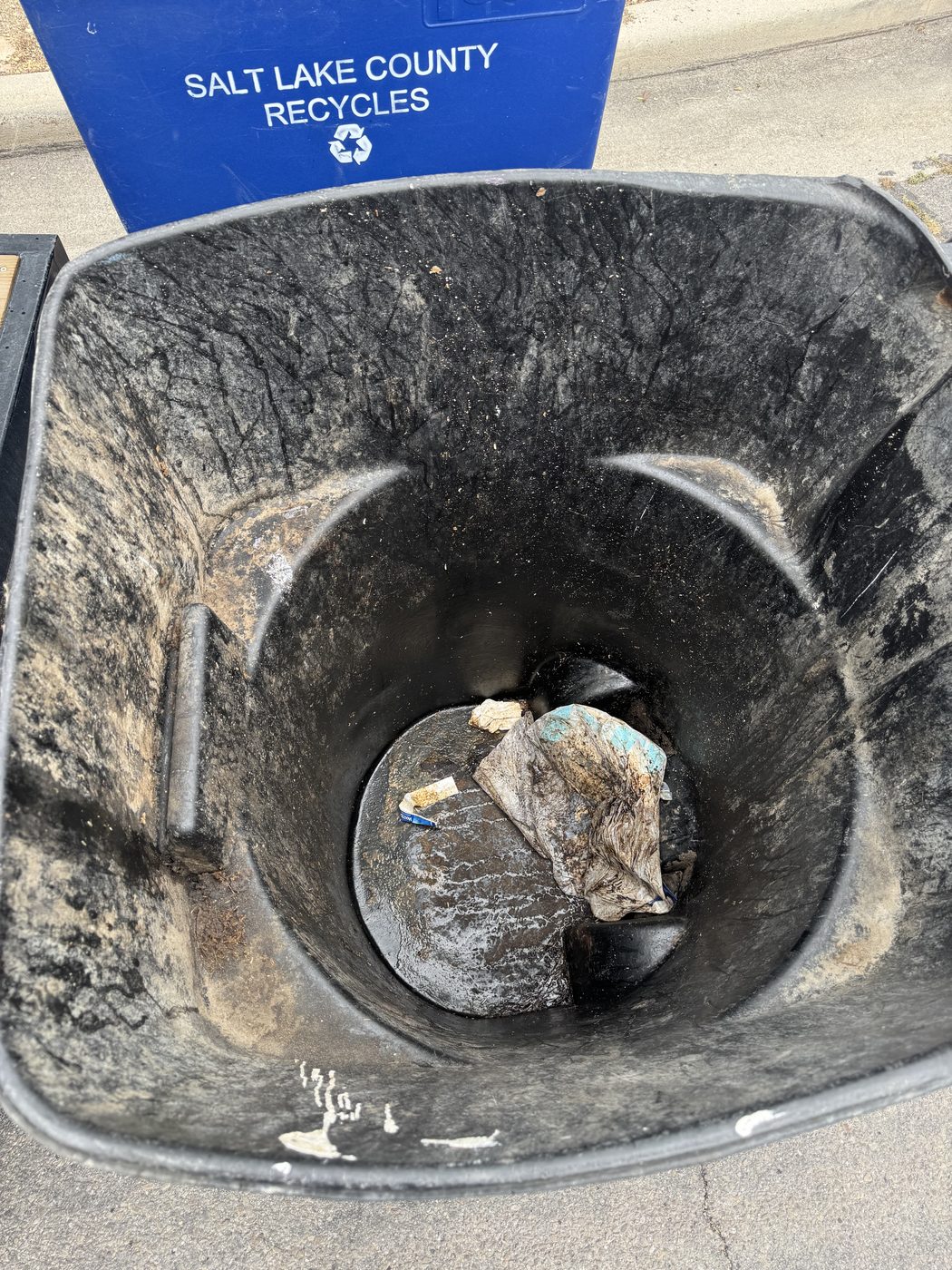 Trash can before cleaning