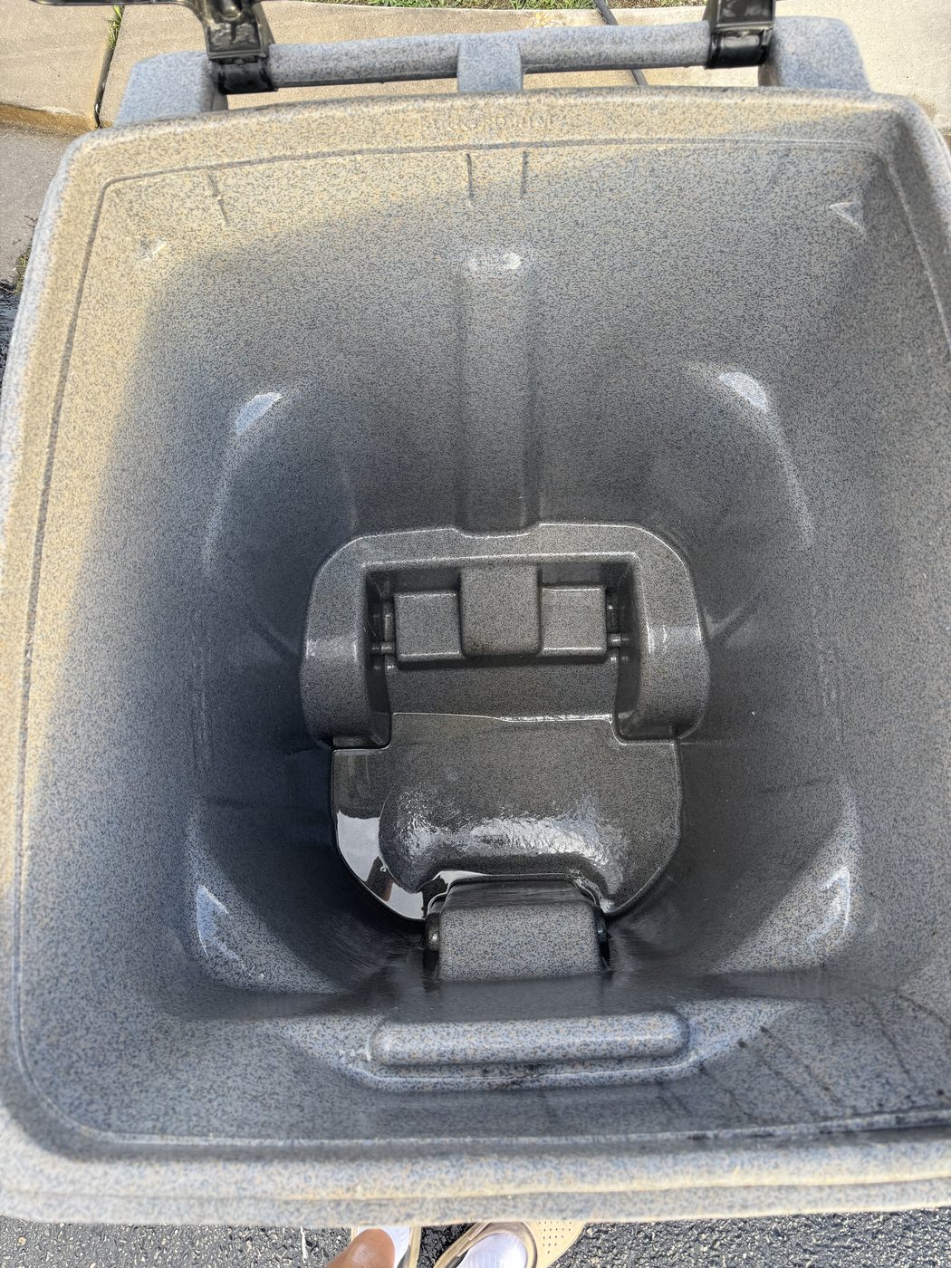 Trash can after cleaning