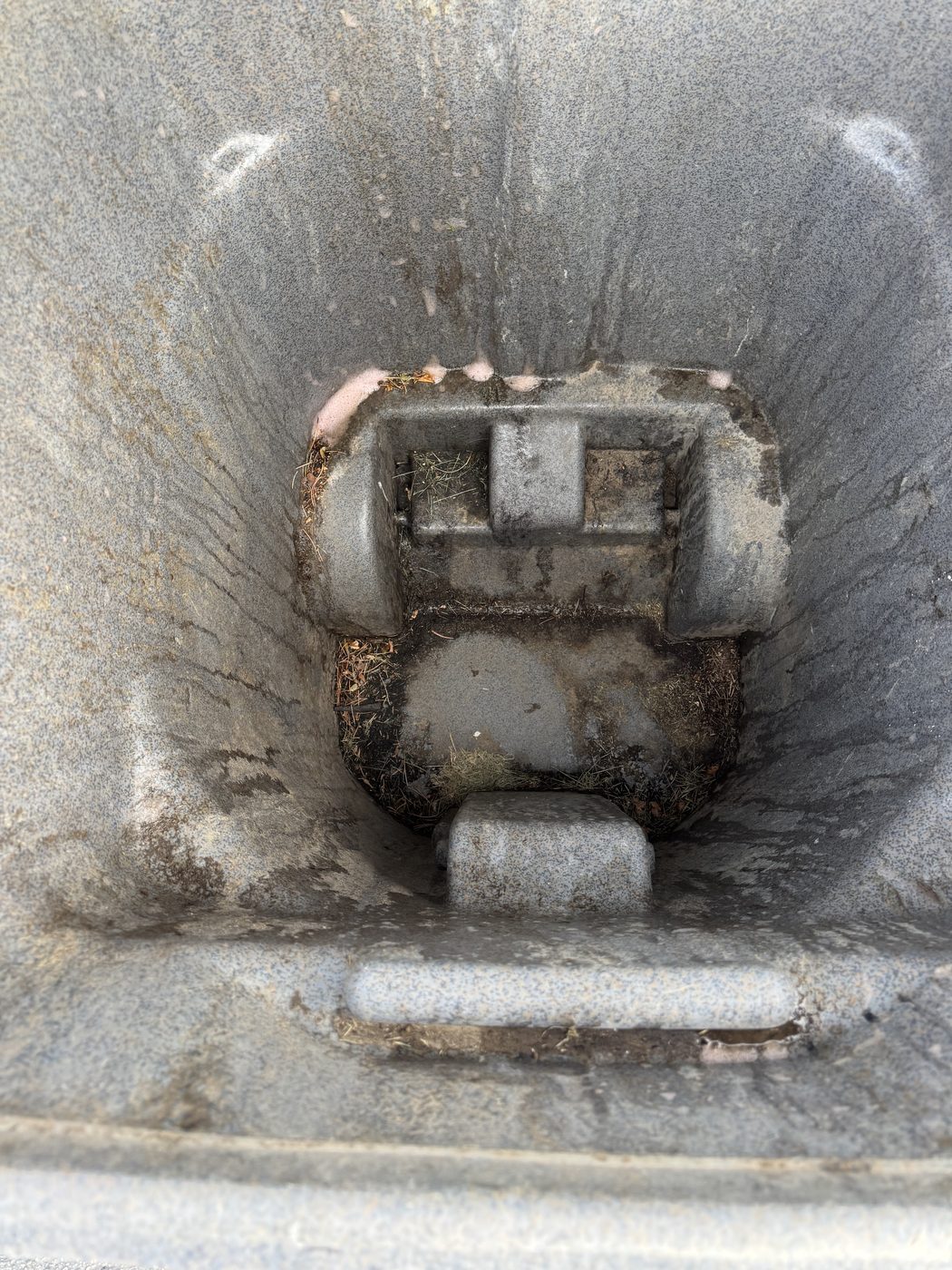Trash can before cleaning