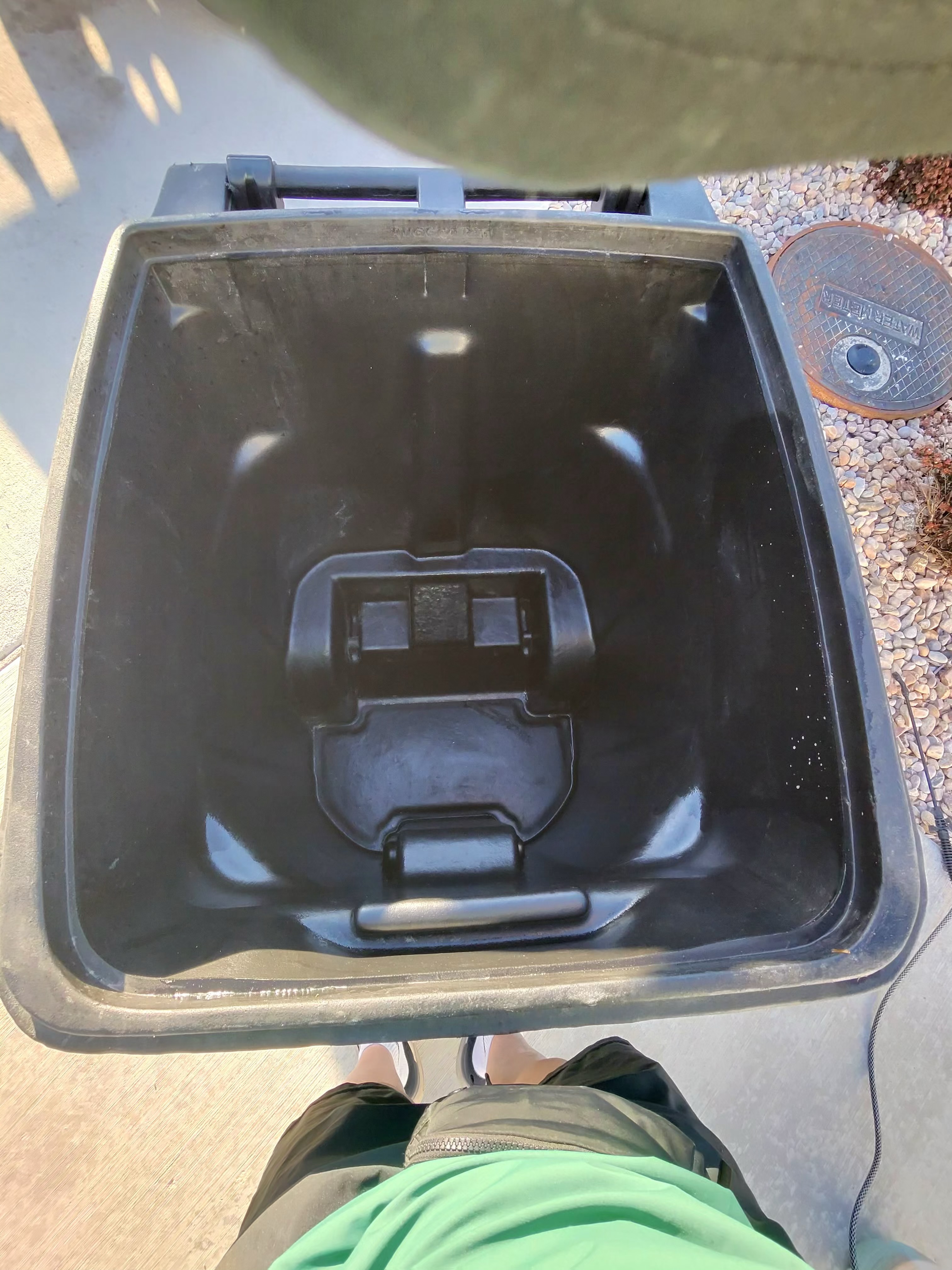 Trash can after cleaning